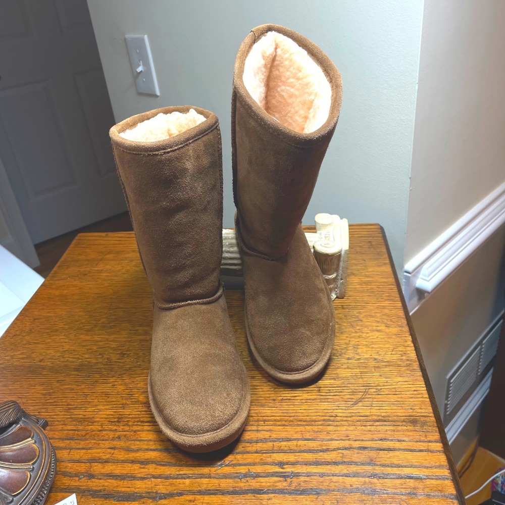 Bearpaw Emma Tall Youth Size 4 Hickory Brown Suede Sheepskin Lined Winter Boots - Picture 2 of 16